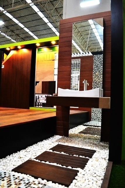 5 Shera Gallery Shop Display by Fret Free Productions